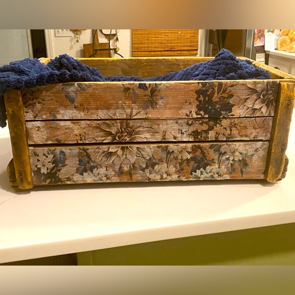 Antique Floral Pet Bed with Memory Foam